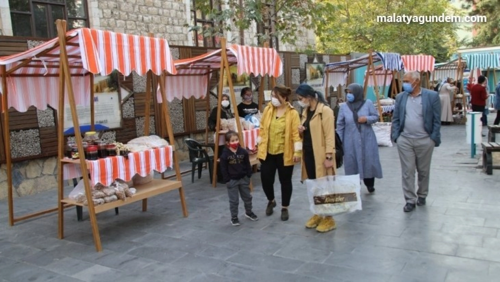 Malatya'nın ilk 'hanımeli pazarı' açıldı