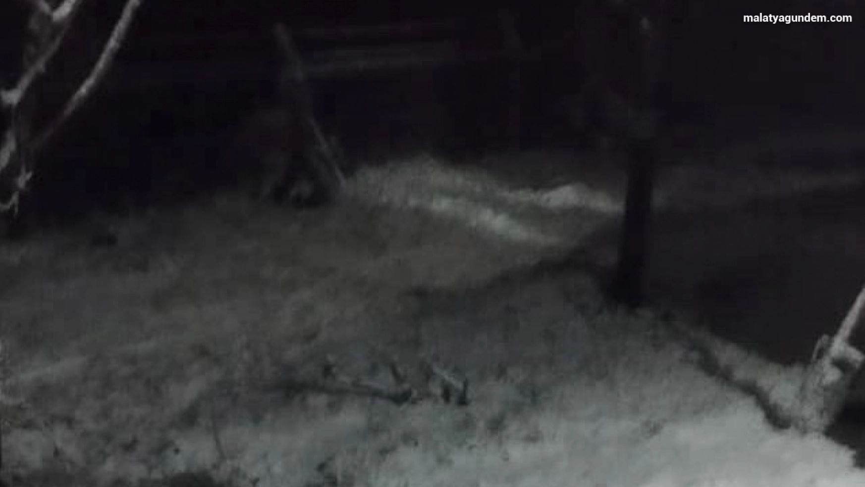 Malatya'ya nisan ayı yağan kar şaşırttı