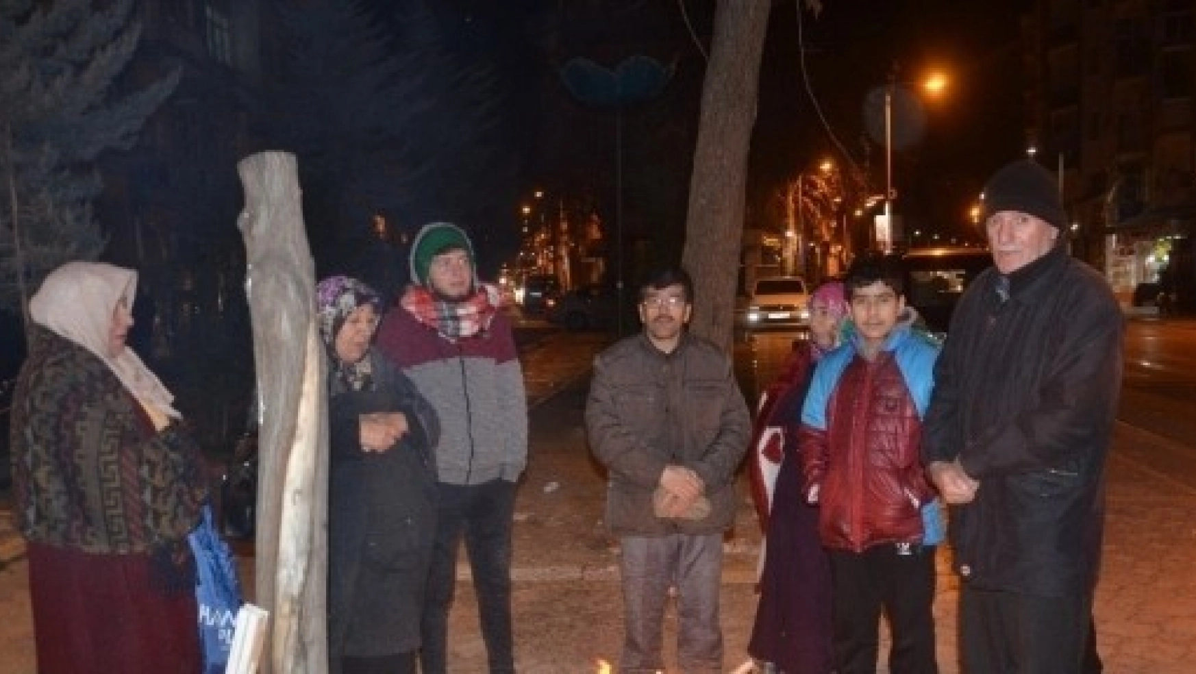 Malatya Halkı Geceyi Sokakta Geçiriyor