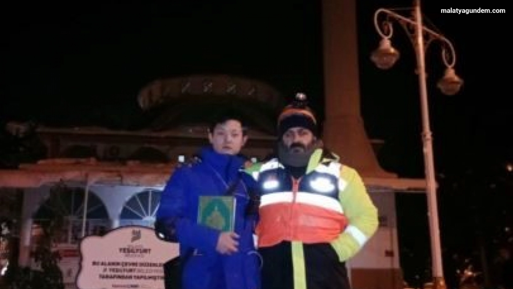 Müslüman olan Çinli kurtarma görevlisi barınma merkezi olarak kullanılan camiye 500 yuan bağışladı
