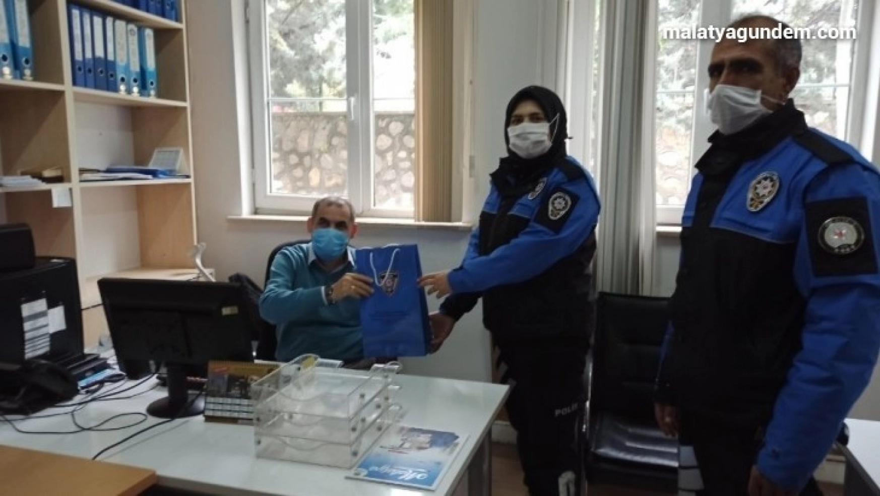Polislerden Malatya Büyükşehir personeline anlamlı ziyaret