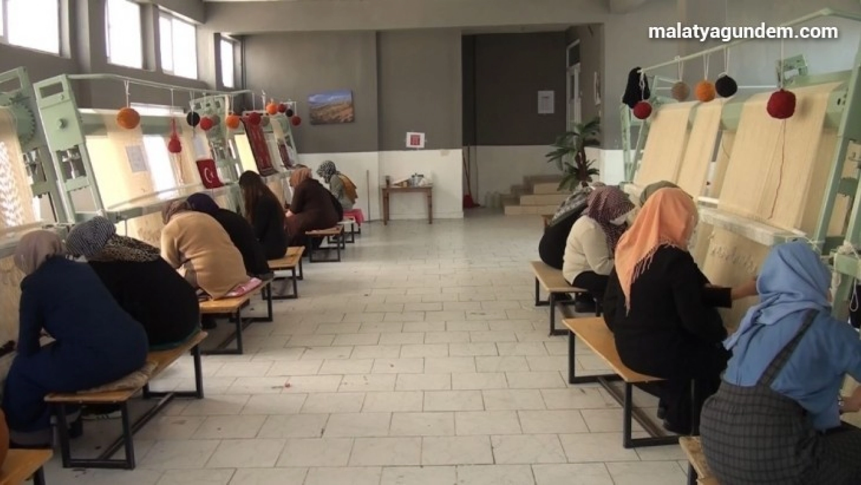 Pütürge'de halı dokuma kursu ile kadınlara iş imkanı