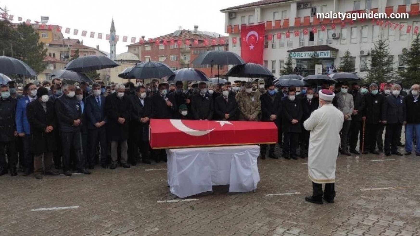 Şehit Uzman Çavuş Kızılay, memleketinde gözyaşları arasında defnedildi