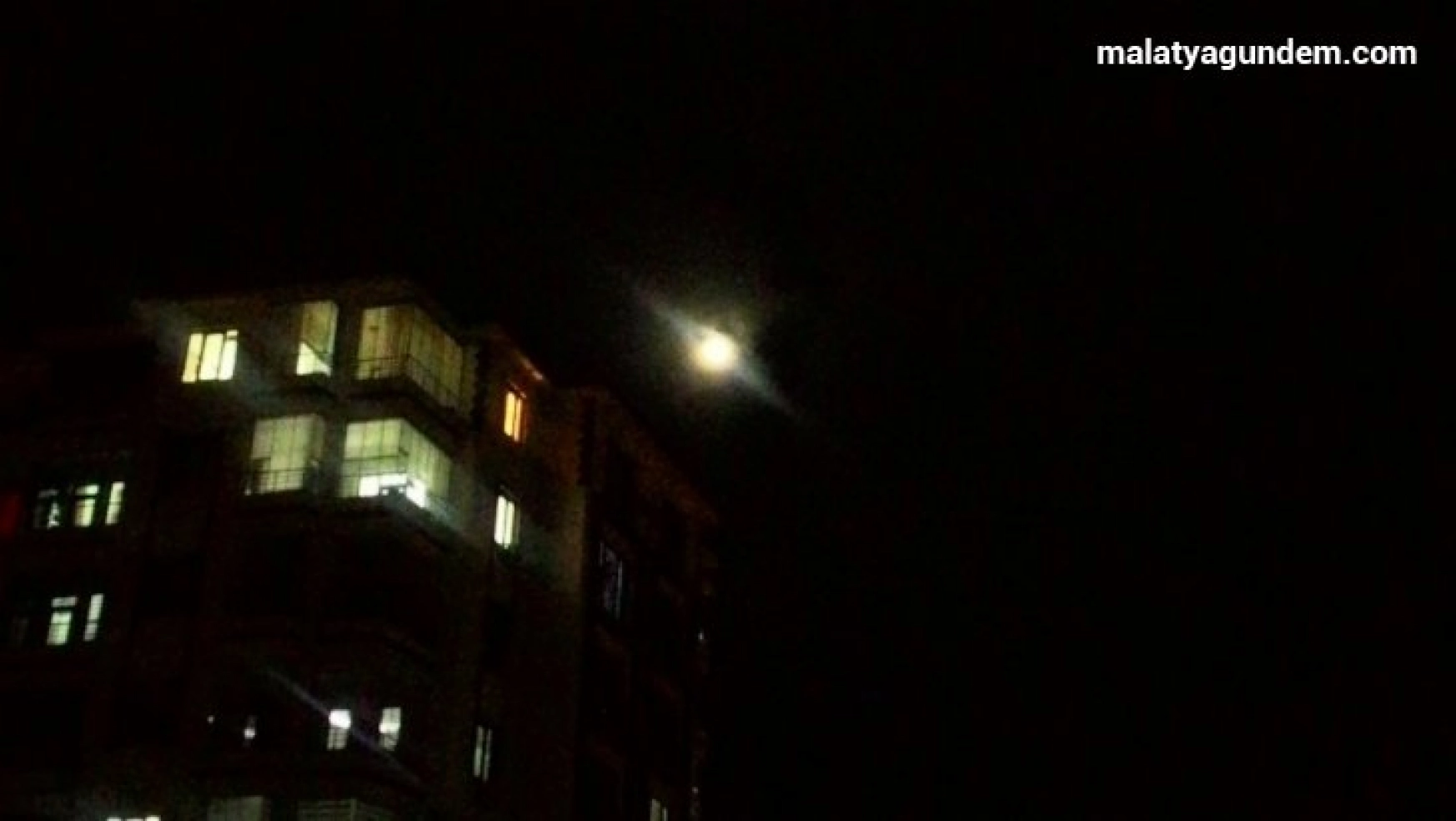Süper Ay Malatya'da puslu göründü