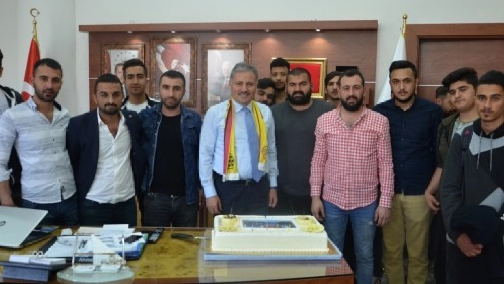 Taraftarlardan Başkan Çakır'a Sürpriz Doğum Günü Kutlaması