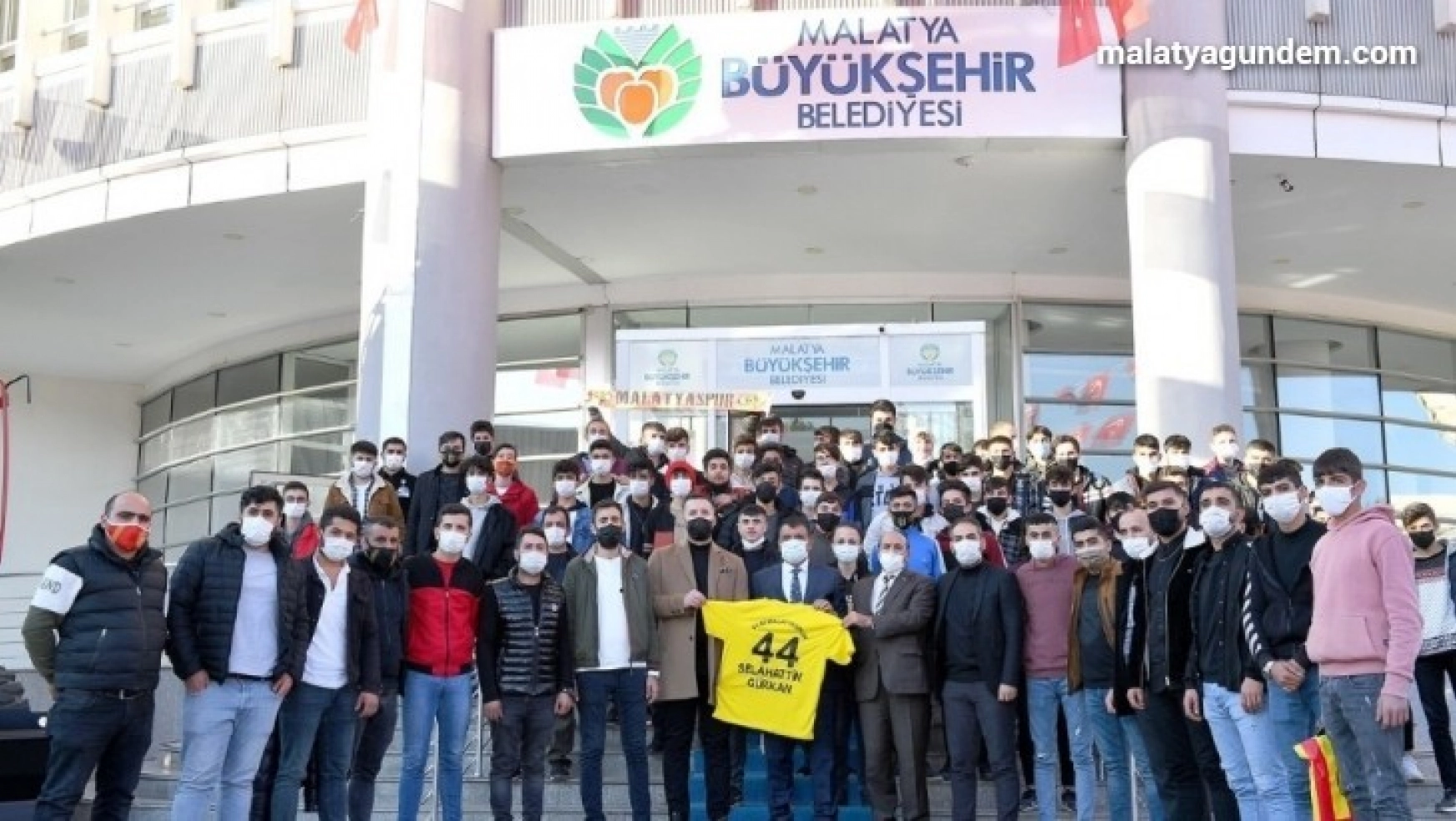 Yenimalatyaspor taraftarlarından Başkan Gürkan'a ziyaret