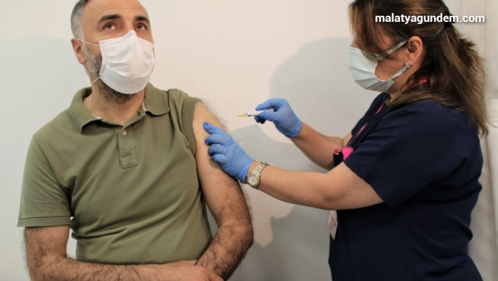 Yerli aşı TURKOVAC'ın Faz-3 çalışmalarında gönüllüler aşılanıyor