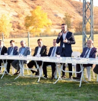 AK Parti heyeti Akçadağ'da muhtarlarla buluştu