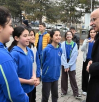 Başkan Er, İnönü Ortaokulu'na konuk oldu