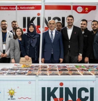 Başkan Er, Malatya Anadolu Kitap ve Kültür Fuarı'nda stantları gezdi