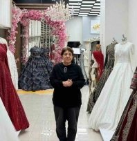 Depremlerde iki iş yeri yıkılan kadın pes etmedi