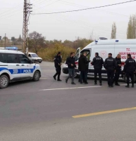 Ekip aracında fenalaşan polis memuru hastaneye kaldırıldı