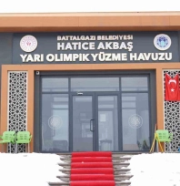 Göztepe Hatice Akbaş Yarı Olimpik Yüzme Havuzu'nda yeni dönem eğitimleri