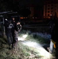 Hırsızlık zanlıları kaçarken silahla işçiyi yaraladı