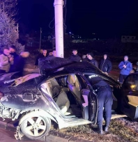 Kontrolden çıkan araç, trambüs direğine çarptı: 1 ağır yaralı