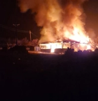 Alevlere teslim olan ev küle döndü