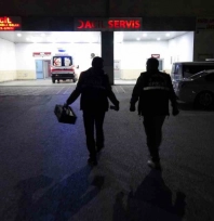 Bahçede silahla oynayan şahıs kendini yaraladı