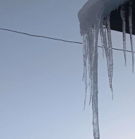 Malatya'da buz sarkıtları metreyle ölçüldü