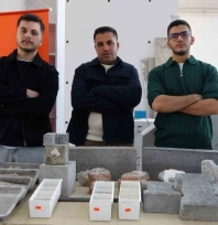 Deprem enkazı beton yola dönüştü