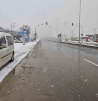 Malatya'da Gürün-Pınarbaşı yolu yoğun kar nedeniyle trafiğe kapatıldı