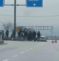 Çarpışan iki otomobilde 4 kişi yaralandı