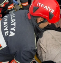 Kamyonet ile kamyon çarpıştı: 1 yaralı