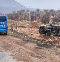 Malatya'da kontrolden çıkan kamyon devrildi: 1 yaralı