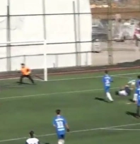 Malatya'da okul sporları futbol müsabakasında ayakta alkışlanan gol