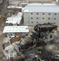 Şantiyede çıkan yangının hasarı gündüz görüntülendi
