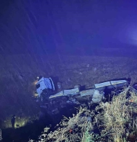 Şarampole devrilen çekicinin sürücüsü hayatını kaybetti