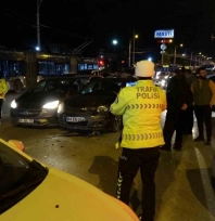 Zincirleme kazada 2 kişi yaralandı