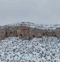 Milyonlarca yıllık vadi beyaza büründü