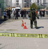 Okul yerleşkesindeki havai fişek rampası paniğe neden oldu