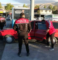 Polisinten kaçarken kaza yaptı: Araçta uyuşturucu ele geçirildi