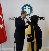 Rektör Akpolat unvanda yükselen akademisyenlere cübbelerini giydirdi