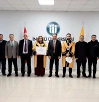 Rektör Akpolat unvanda yükselen akademisyenlere cübbelerini giydirdi