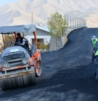Yeşilyurt Belediyesi, Banazı'nın yollarını yeniliyor