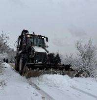 Yeşilyurt Belediyesi karla mücadelede çalışmalarını sürdürüyor