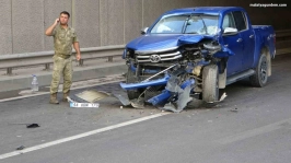 Sivil ekip aracı ile jandarma aracı çarpıştı, trafik kilitlendi