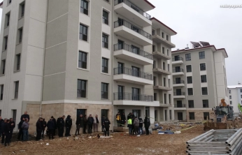 Balkondan atlayan şahıs hayatını kaybetti