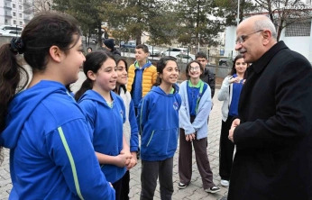 Başkan Er, İnönü Ortaokulu'na konuk oldu
