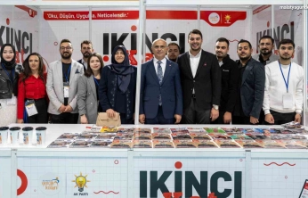 Başkan Er, Malatya Anadolu Kitap ve Kültür Fuarı'nda stantları gezdi