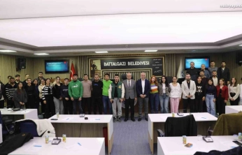 Battalgazi'de gençlik çalışmaları öğrencilerle istişare edildi