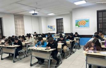 Büyükşehir Eğitim Merkezlerinde yapılan deneme sınavına bin 350 öğrenci katıldı