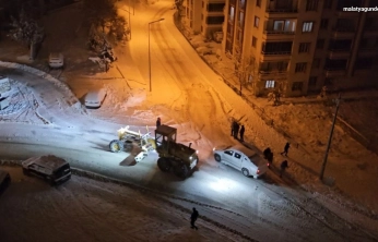 Darende Belediyesi'nin kar mesaisi sürüyor