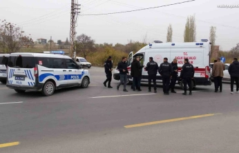 Ekip aracında fenalaşan polis memuru hastaneye kaldırıldı