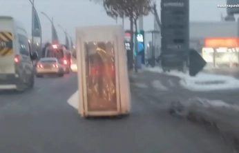 Gören bir daha baktı