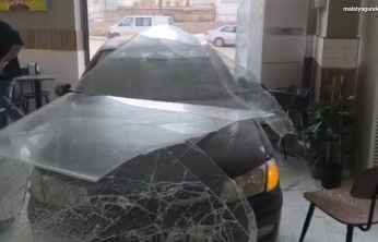 Kontrolden çıkan araç dönerciye girdi