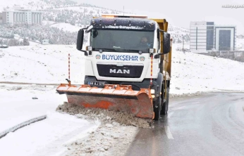 Malatya Büyükşehir Belediyesi'nden yoğun kar mesaisi