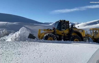 Büyükşehir Belediyesinin karla mücadele çalışmaları devam ediyor